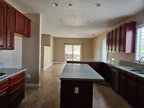 410 Caliente Dr in Norco, CA - Building Photo - Building Photo