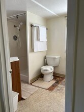 344 Dela Vina Ave, Unit B in Monterey, CA - Building Photo - Building Photo