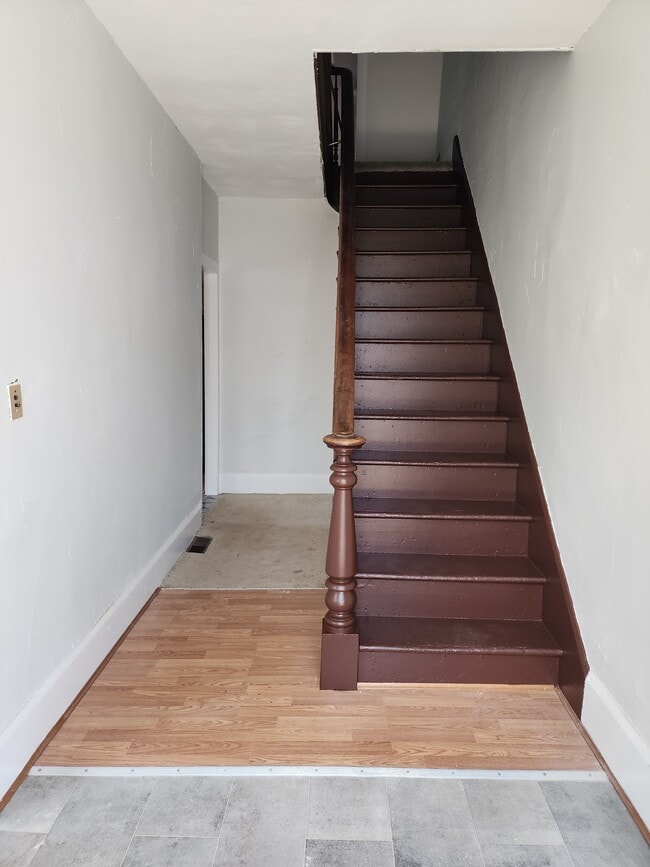 13 Lawrence St, Unit 1 in Oswego, NY - Building Photo - Building Photo