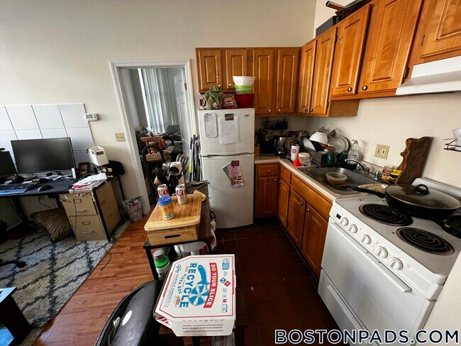 81 Essex St, Unit 26 in Boston, MA - Foto de edificio - Building Photo