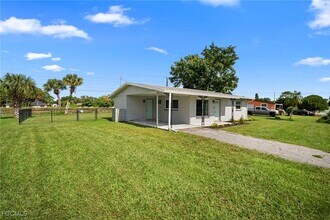 211 E Jasmine Rd in Lehigh Acres, FL - Building Photo - Building Photo