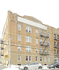 28-02 44th St in Astoria, NY - Foto de edificio - Building Photo