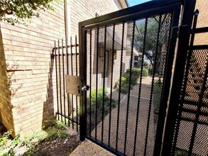 10248 Regal Oaks Dr in Dallas, TX - Building Photo - Building Photo