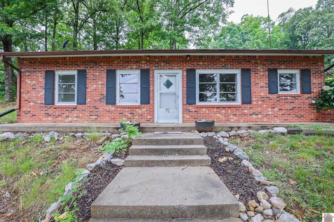 1037 Stringtown Rd in Grand Rivers, KY - Building Photo