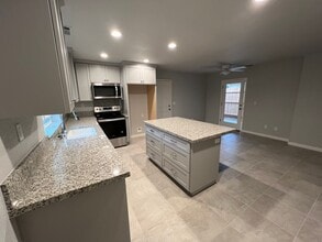 512 Forrest Ave in Lodi, CA - Building Photo - Building Photo