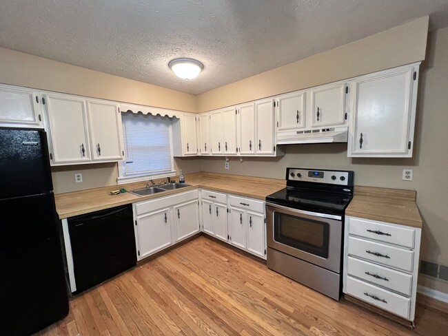 5207 Foraker Cir in Louisville, KY - Building Photo - Building Photo