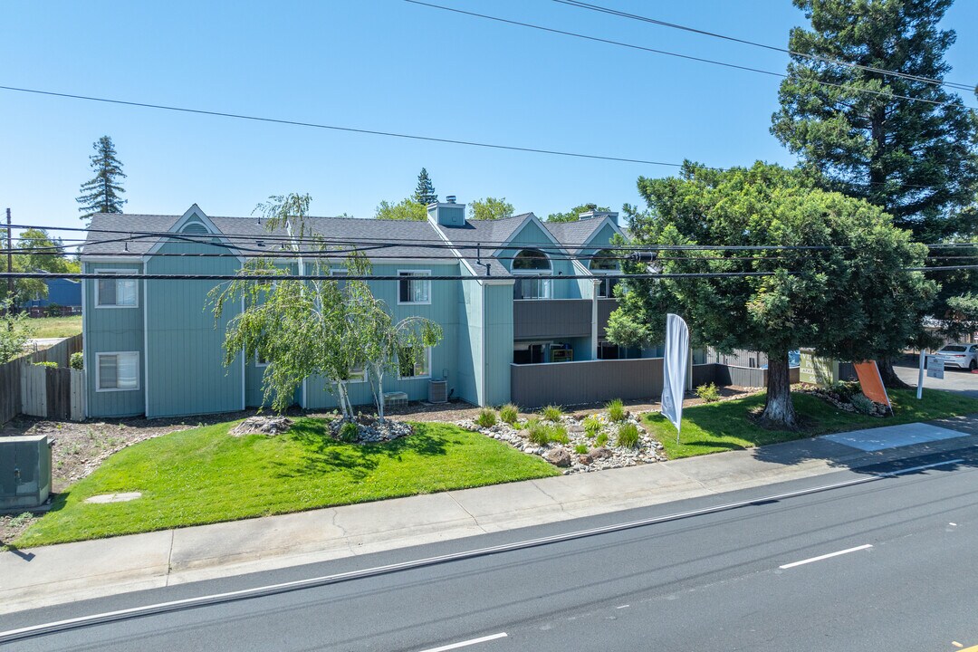 Village Pointe Apartments in Carmichael, CA - Building Photo