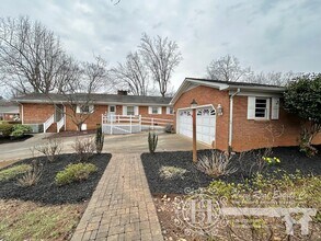 204 Trail Four in Burlington, NC - Foto de edificio - Building Photo