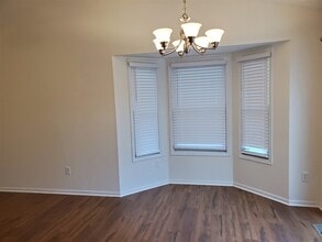 814 Holly Farms Dr in Columbus, OH - Foto de edificio - Building Photo