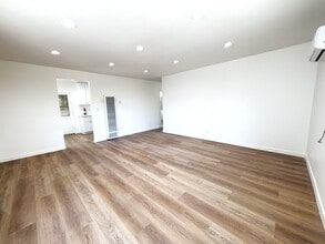 1103 S Hobart Blvd, Unit 4 in Los Angeles, CA - Foto de edificio - Building Photo