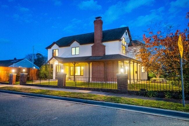 8 Pearl St in Bethpage, NY - Building Photo - Building Photo