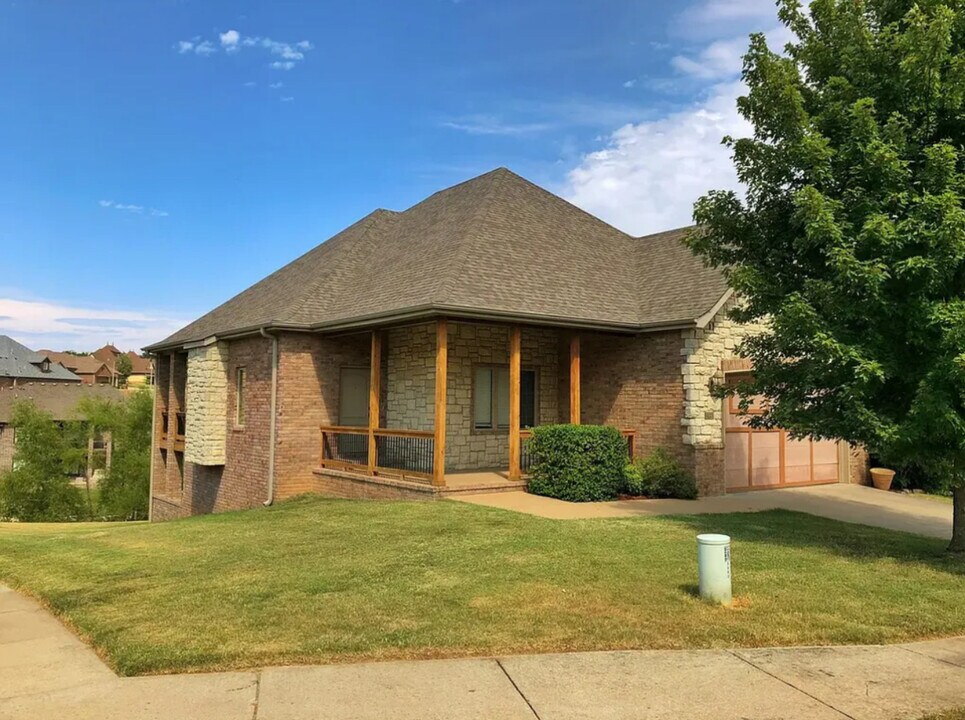 5980 S McCann Ave in Springfield, MO - Foto de edificio