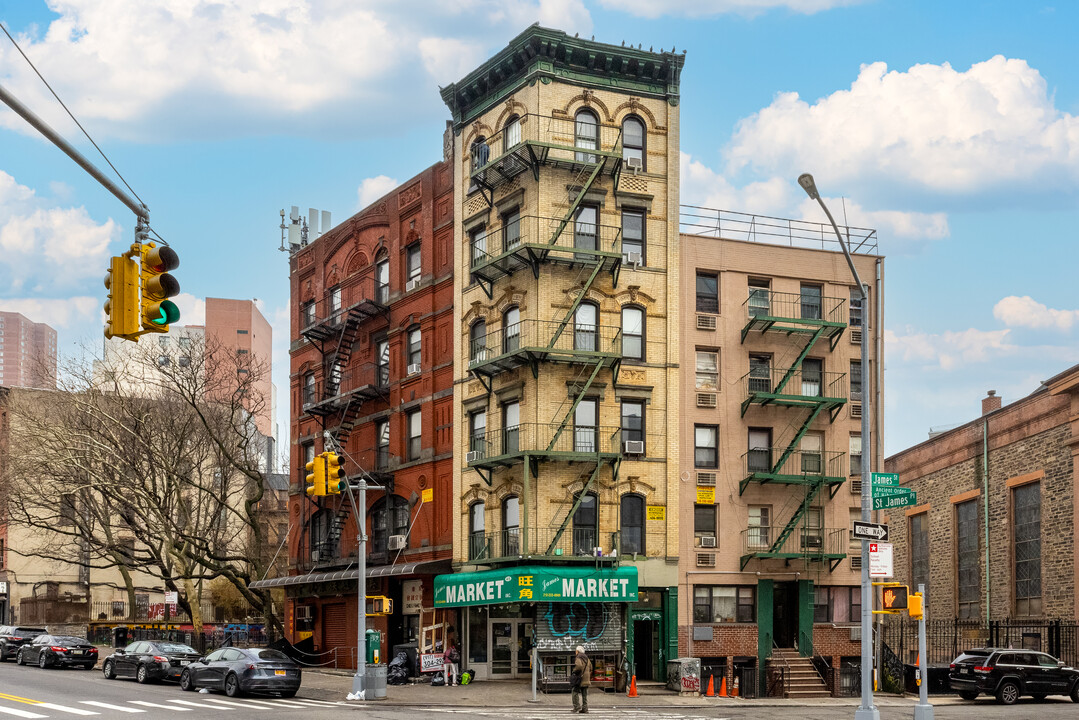 45 Saint James Pl in New York, NY - Foto de edificio