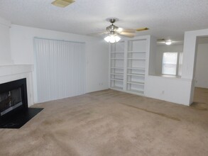 8910 Walnut Basin in Converse, TX - Building Photo - Building Photo