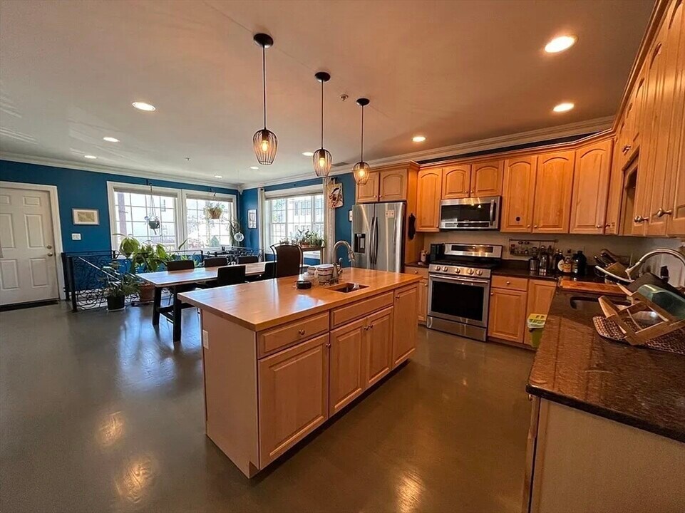 20R Cross St in Somerville, MA - Building Photo