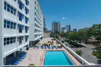 Gulfstream Towers in Sarasota, FL - Foto de edificio - Building Photo