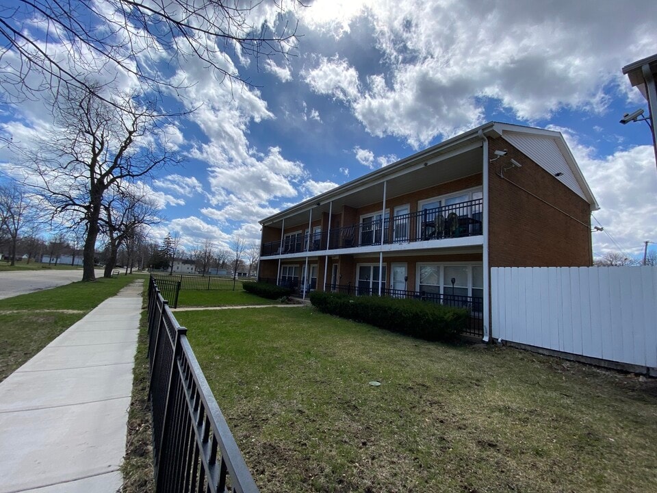 2900 Elizabeth Ave in Zion, IL - Building Photo