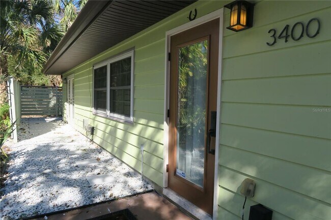 3400 Clark Dr in Sarasota, FL - Building Photo - Building Photo