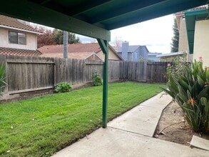 2220 London Cir in Modesto, CA - Building Photo - Building Photo