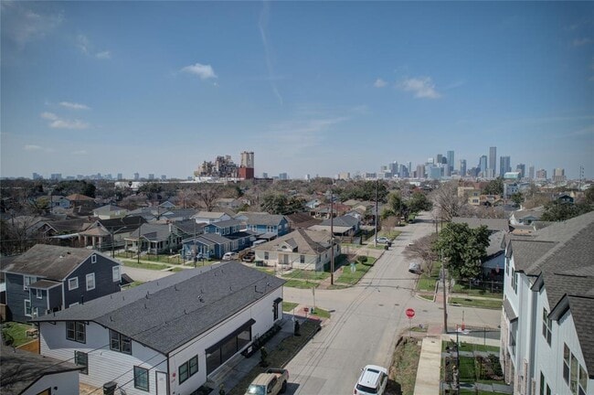 201 Eastwood St in Houston, TX - Building Photo - Building Photo