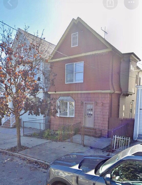 34 W 41st St in Bayonne, NJ - Building Photo