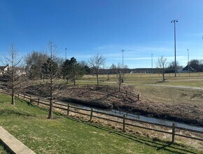 633 W Streamwood Blvd in Streamwood, IL - Building Photo - Building Photo