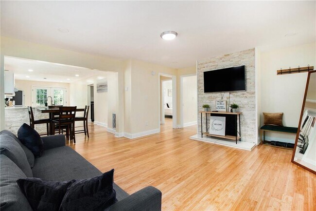361 Adelle St SE in Atlanta, GA - Building Photo - Building Photo