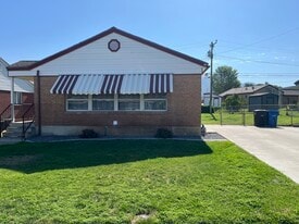 4676 S Ridgeline Dr, Unit 2 in Washington Terrace, UT - Building Photo