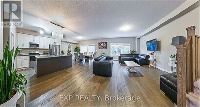 967 Wright Dr in Midland, ON - Building Photo - Building Photo