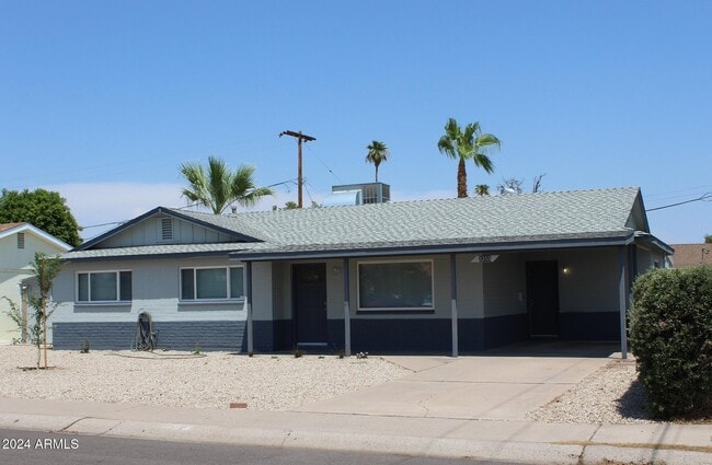 3355 W Larkspur Dr in Phoenix, AZ - Foto de edificio - Building Photo