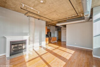 111 S Morgan St in Chicago, IL - Building Photo - Building Photo