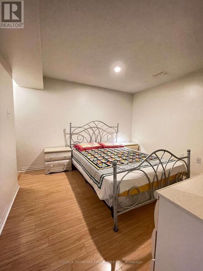 294 Wildberry Crescent in Vaughan, ON - Building Photo - Building Photo