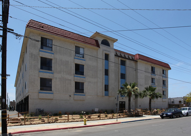 Por Of Monroe Manor in San Diego, CA - Building Photo - Building Photo