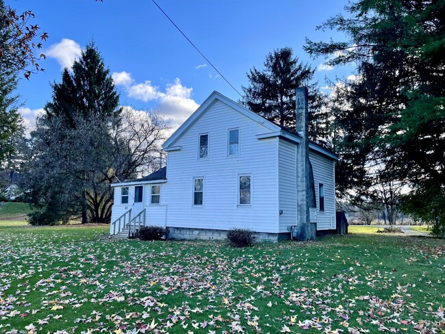 63 Clinton St in Homer, NY - Foto de edificio - Building Photo