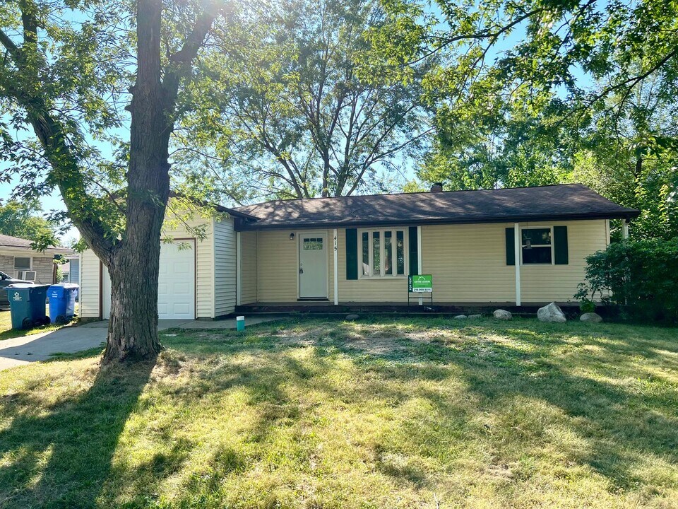 415 Prairie St in Crown Point, IN - Building Photo