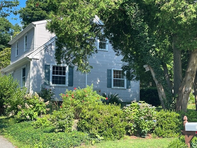 99 Bay View Ave in Groton, CT - Building Photo - Building Photo