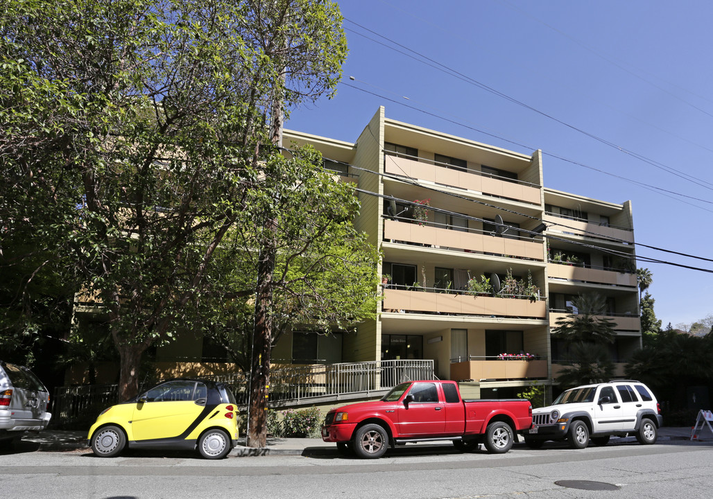 Linda Glen Apartments in Oakland, CA - Building Photo