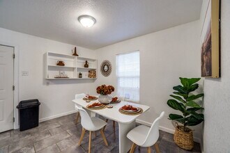 114 Oxford Dr in San Antonio, TX - Building Photo - Building Photo