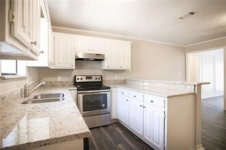 2118 Falcon Ridge Dr in Carrollton, TX - Building Photo - Building Photo