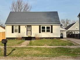317 2nd Ave in Hampton, IL - Building Photo
