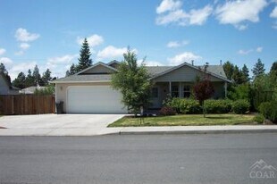 512 SW Forest Grove Dr in Bend, OR - Building Photo