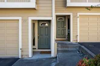 111 Vista Hermosa in Walnut Creek, CA - Foto de edificio - Building Photo