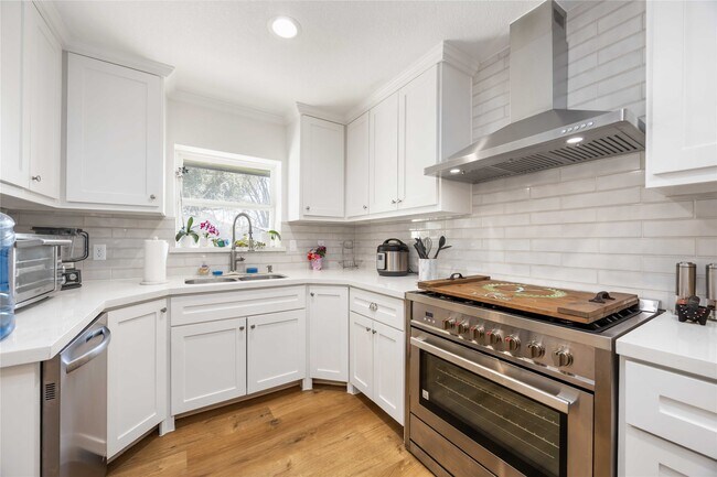 2011 De Milo Dr in Houston, TX - Building Photo - Building Photo