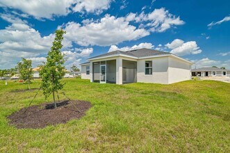 2822 NW 18th Pl in Cape Coral, FL - Building Photo - Building Photo