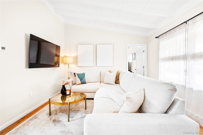 58 N Howells Point Rd in Bellport, NY - Building Photo - Building Photo