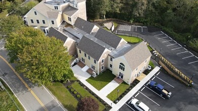328 Bank St, Unit 1 in Harwich, MA - Building Photo - Building Photo