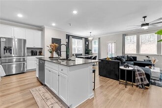 715 River Gdns Dr in Atlanta, GA - Building Photo - Building Photo