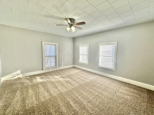 property at 957 W Grand Ave