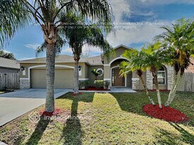 674 Milan Dr in Kissimmee, FL - Building Photo