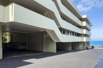 White Sands Village in Kailua Kona, HI - Building Photo - Building Photo